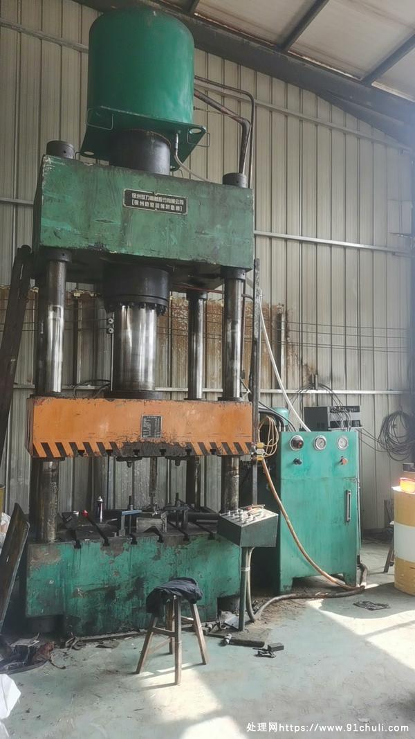 

出售徐州315吨液压机正常使用中主缸不漏油