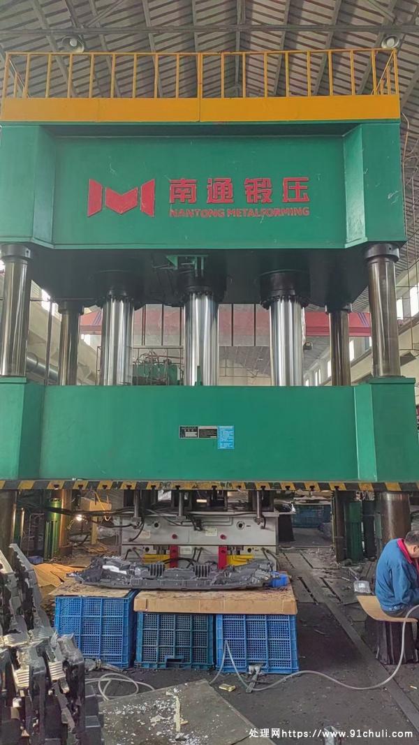 

南通2000吨四柱液压机，台面4.6x3.0米