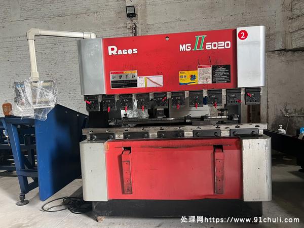 

镭戈斯下动式63吨2米折弯机含模具价格实惠
