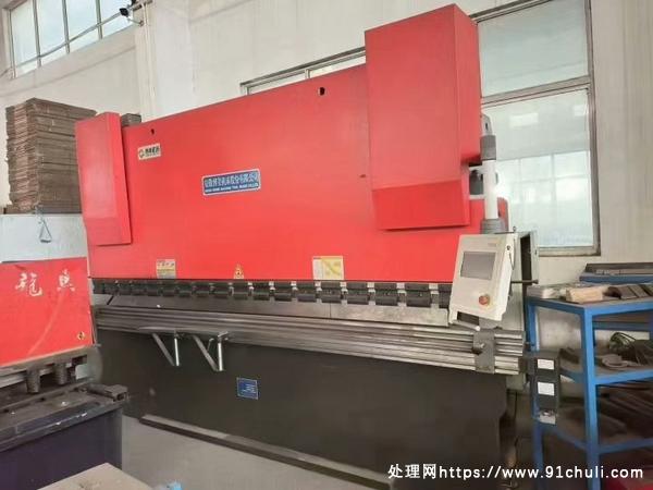 

新购无锡博美200吨双伺服电动折弯机