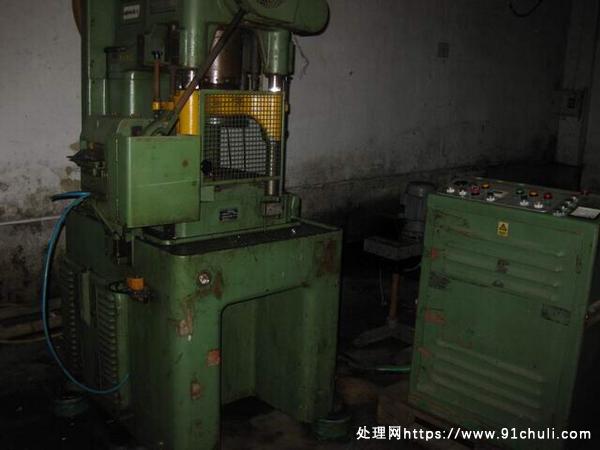 

出售30吨瑞士布鲁德尔冲床，附件齐全，机器少用