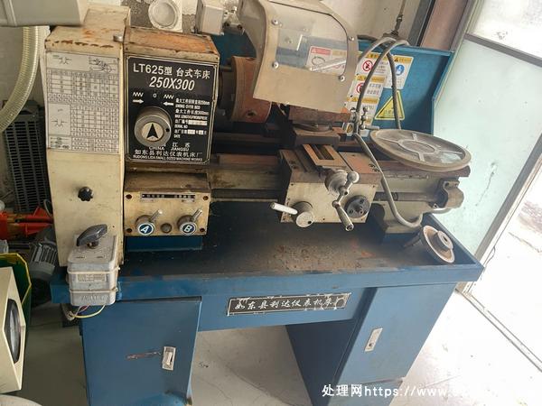 

LT625台式车床250*300成色如图唐山自取