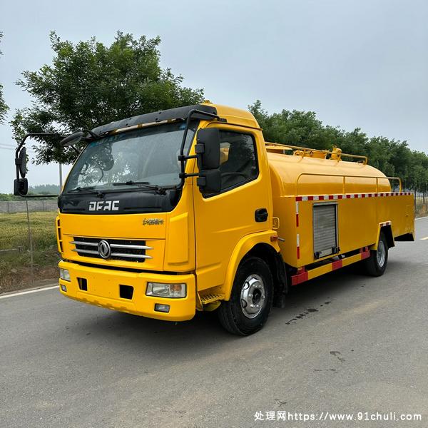 

东风多利卡D7清洗吸污车136马力8吨吸粪泵原版
