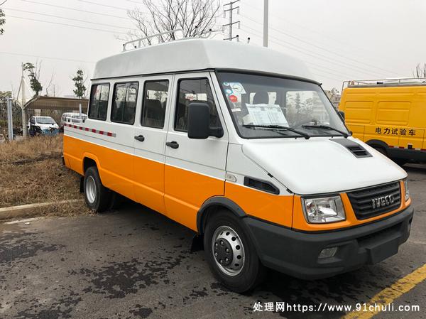 转让个人二手依维柯得意13座工程车