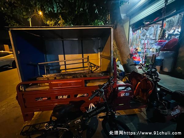 

汉彭60V电动三轮车，9成新，带架子3500