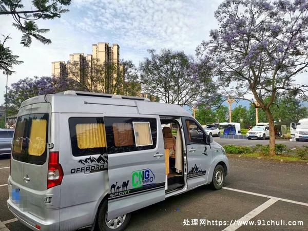 

6座油气混动房车露营钓鱼