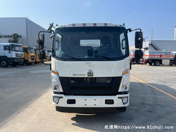 

重汽豪沃5吨加油车，罐体7.1立方，潍柴130马力