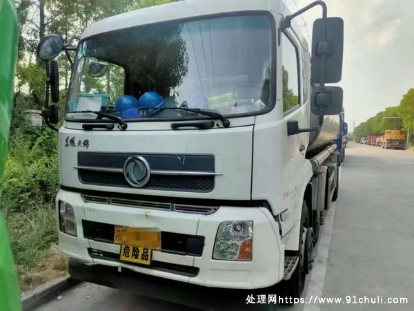 

东风天锦220马力24.5方20吨油罐车