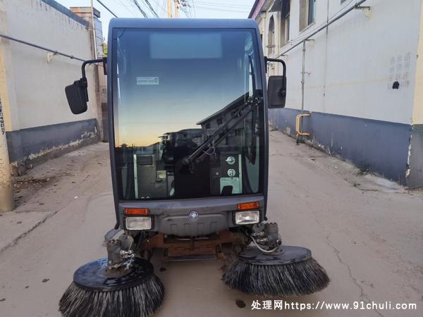 

进口洗扫车扫地吸尘洒水高压水枪柴油4缸增压低使用