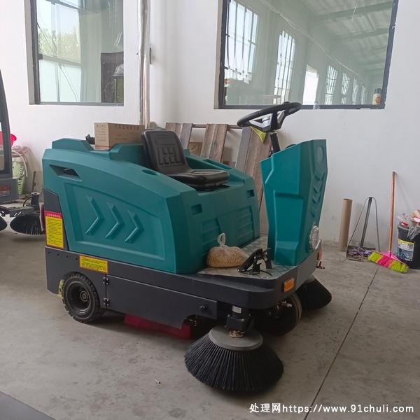 

闲置小型扫地车九成新特价处理