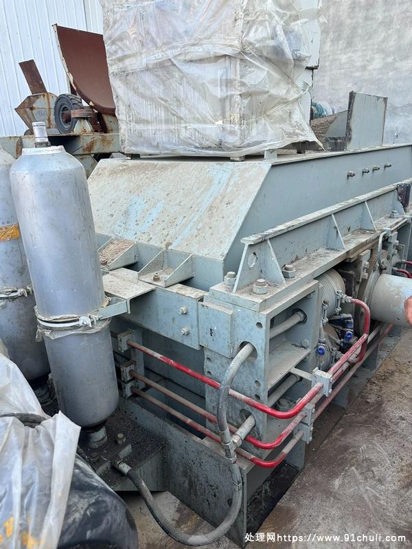 

1210液压对辊制沙机九成新附件齐全