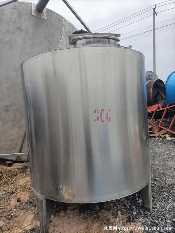 

全新2立方不锈钢搅拌罐配齐，304食品级，9成新正常使用