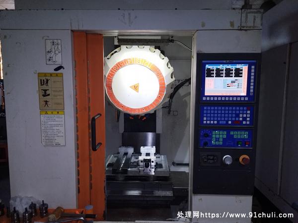 

富士康TC500钻攻机高精度1丝高效铝合金加工