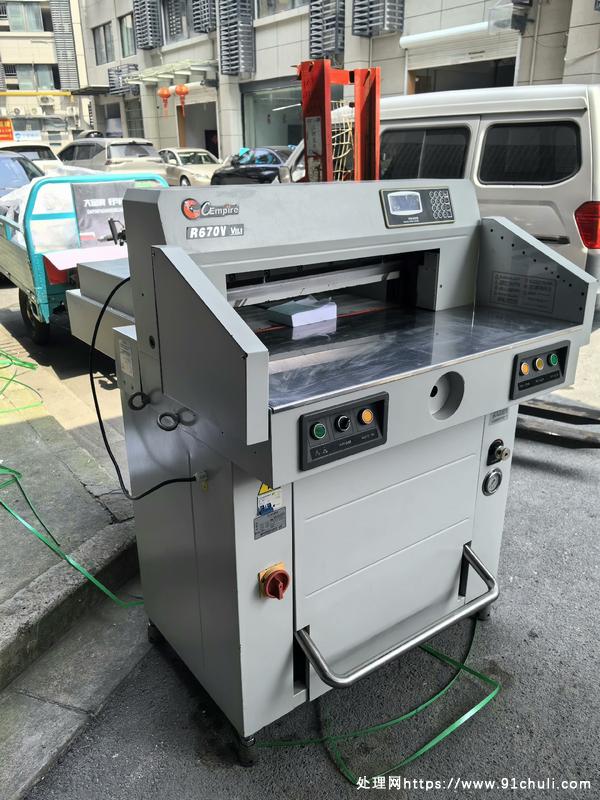 

彩霸R670V双液压切纸机670X670切纸厚度85