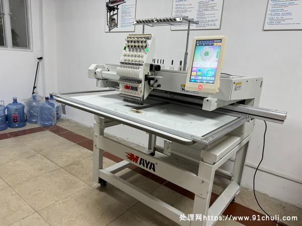 

玛雅12色大框绣花机低价售，适合汽车脚垫
