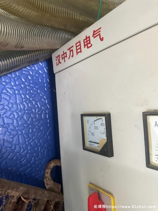 

一级配电柜暂停施工、库房积压出售，成色极好，共两台